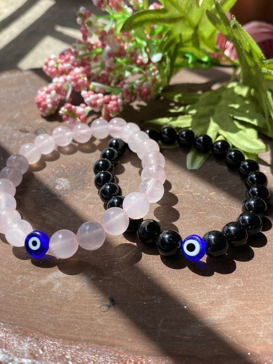 Evil eye beaded bracelet, available in all colors, strechible in size