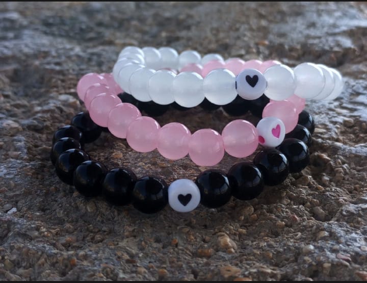 Heart beads bracelets, available in all colors