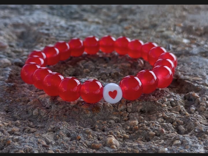 Heart beads bracelets, available in all colors